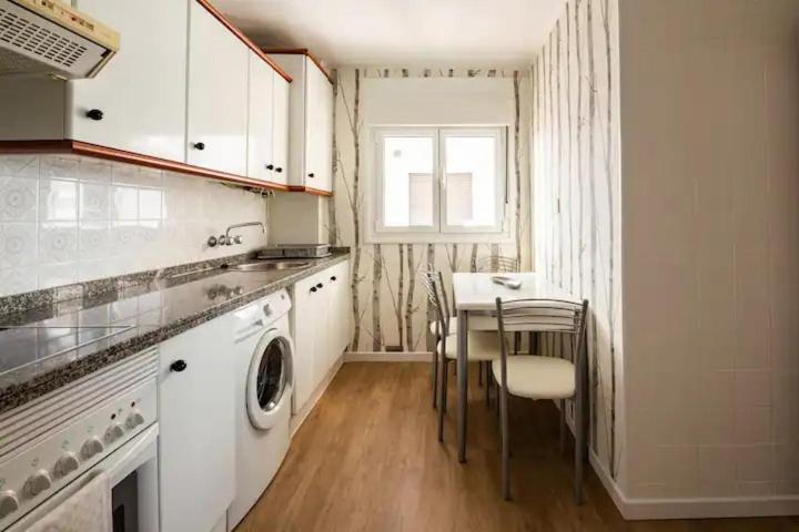 Apartamento Ezcurdia 22 Playa De San Lorenzo Primera Linea Хихон Экстерьер фото