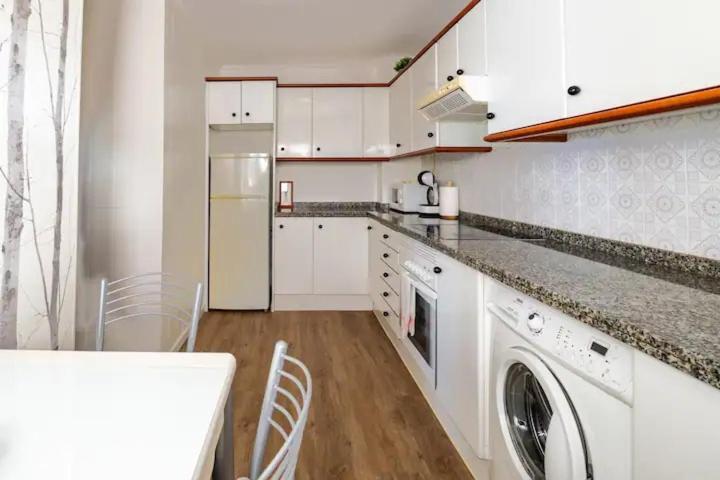 Apartamento Ezcurdia 22 Playa De San Lorenzo Primera Linea Хихон Экстерьер фото